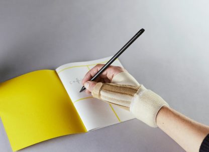 3M FUTURO Daumenschiene S/M rechts/links – Bild 5